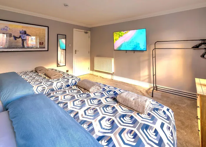 Cosy 4 Bedroom In - Free Parking * Glasgow