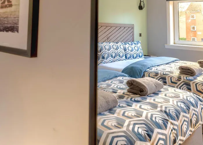 Cosy 4 Bedroom In - Free Parking Glasgow