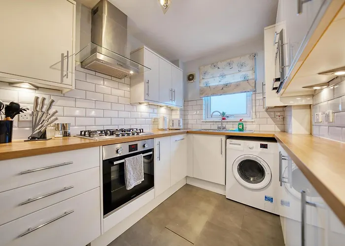 شقة Modern 2 Bed Flat With Free Parking *