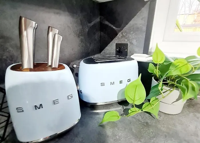 Bright 3br Walking Distance To Town - Free Parking Apartman *