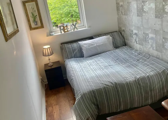 3 Bed ,2 Bedroom Near Centre 格拉斯哥