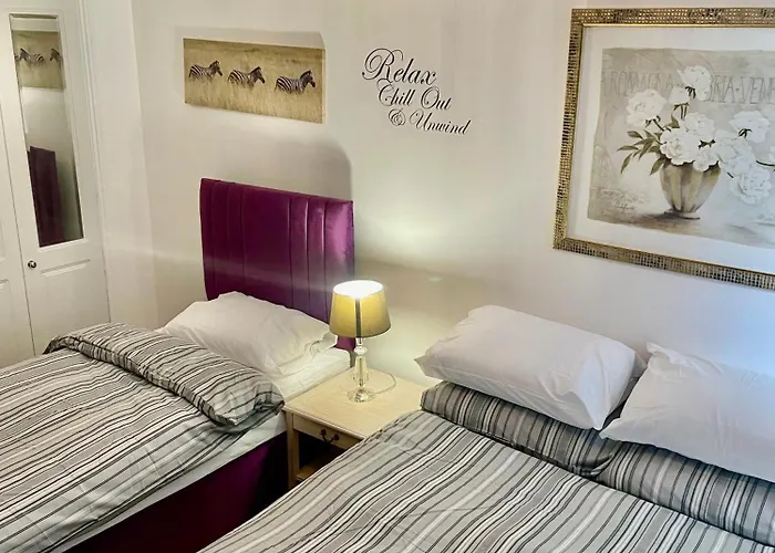 3 Bed ,2 Bedroom Near Centre *