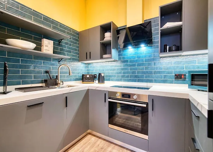 Stunning Station 2 Bed B4 *