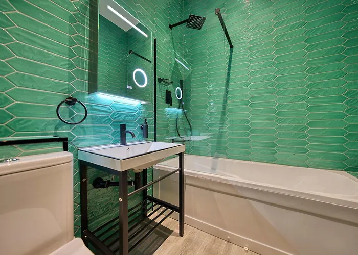 Spacious Station 2 Bed B3 公寓