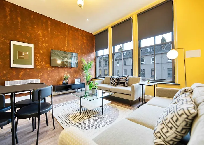 Spacious Station 2 Bed B3 *