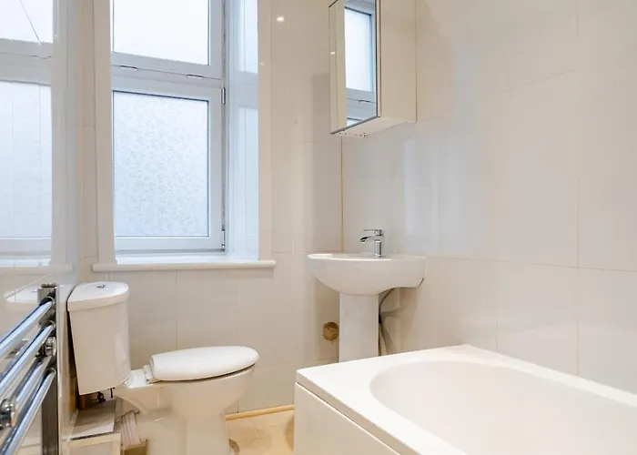 Διαμέρισμα Newly Furnished Flat 4 Minutes Walk To Metro *