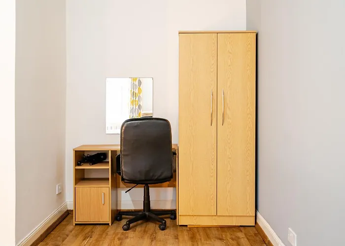 Newly Furnished Flat 4 Minutes Walk To Metro *