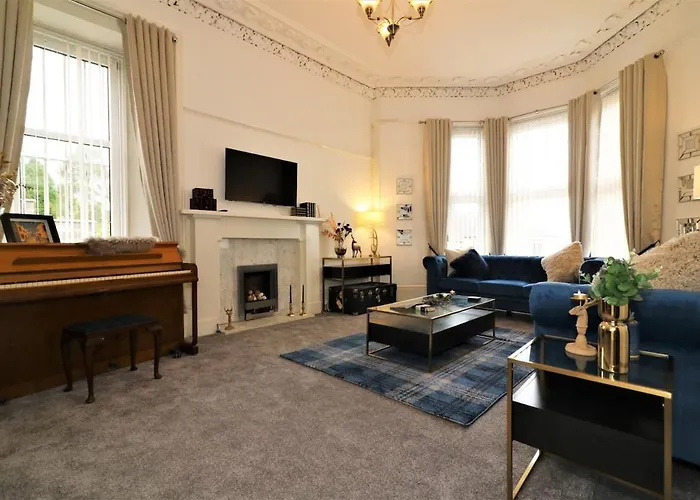 10 Bedrooms Pool Table Garden Piano Villa Glasgow