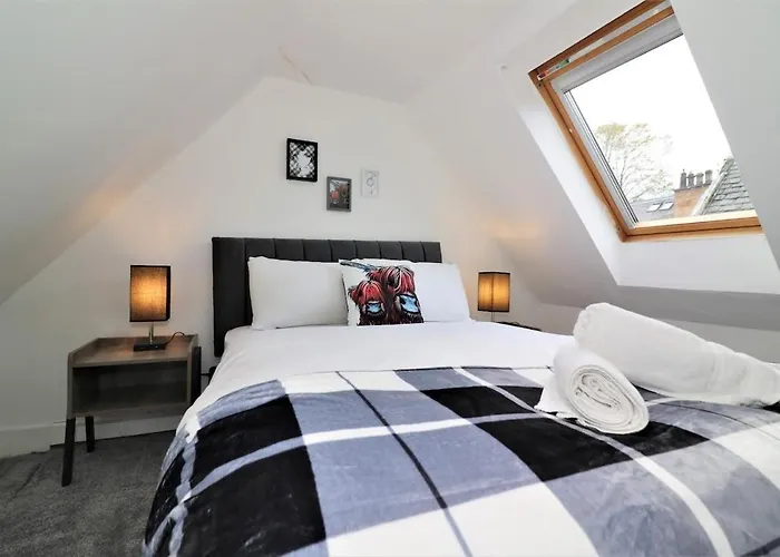 10 Bedrooms Pool Table Garden Piano