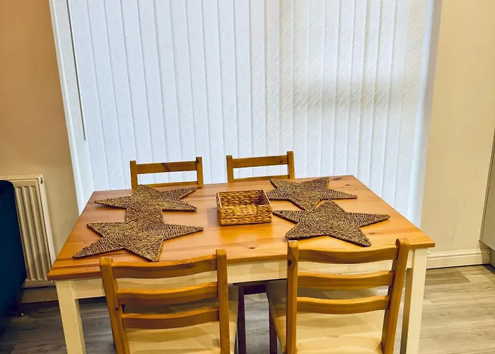 Modern Flat In Free Parking & Wifi