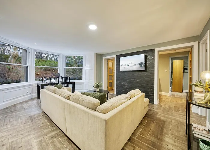 Apartment Stylish 3-bedroom In *