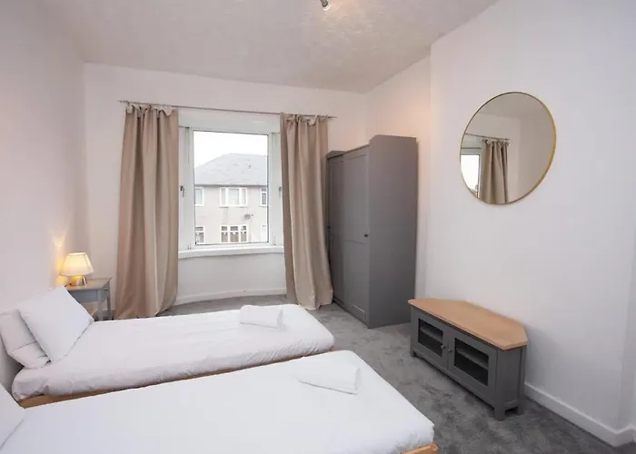 3 Bed Flat With Parking *