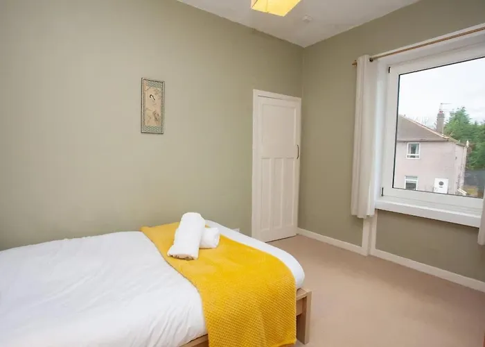 3 Bed Flat With Parking Apartman