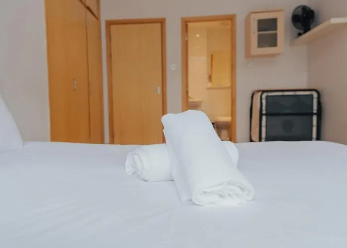 2 Bed Renfield St Center *