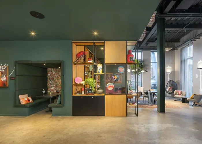 Moxy Merchant Hotel 3*