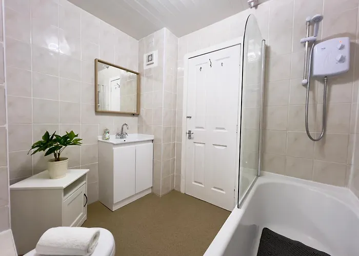 Chic & Cozy 2-bed Flat In - Free Parking *