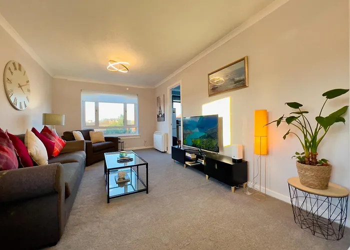 Chic & Cozy 2-bed Flat In - Free Parking Appartamento Glasgow