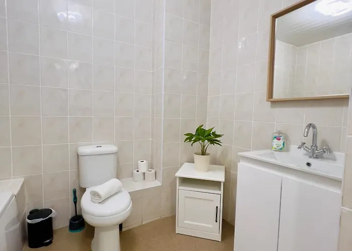 Chic & Cozy 2-bed Flat In - Free Parking Appartamento