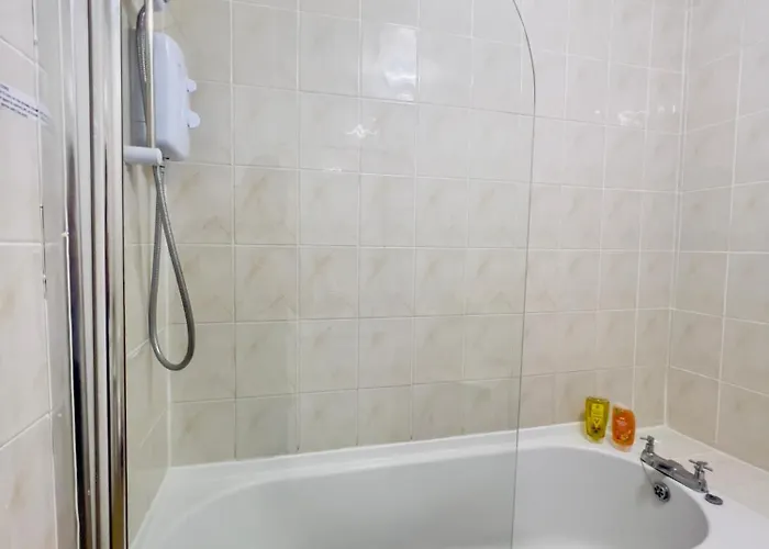 Chic & Cozy 2-bed Flat In - Free Parking *