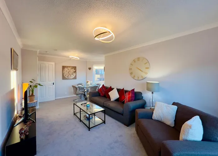 Chic & Cozy 2-bed Flat In - Free Parking * Glasgow