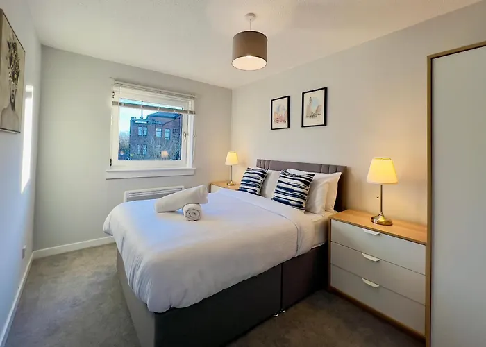 Chic & Cozy 2-bed Flat In - Free Parking *