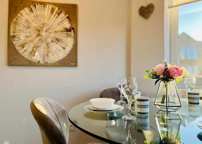 Chic & Cozy 2-bed Flat In - Free Parking * Glasgow