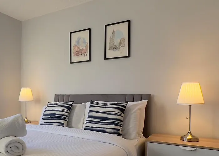 Chic & Cozy 2-bed Flat In - Free Parking *