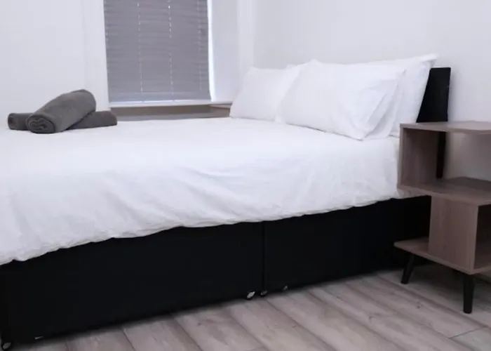 Newly Refurbished 2 Bed ! * 格拉斯哥