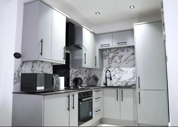 Newly Refurbished 2 Bed ! *