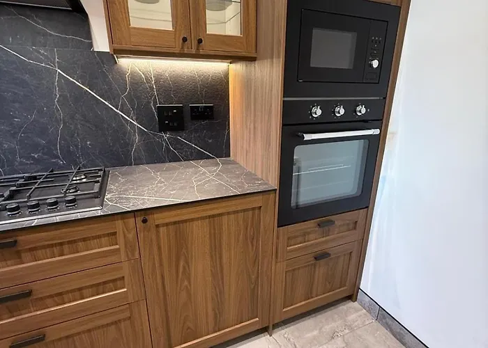 Away From In - Free Street Parking *