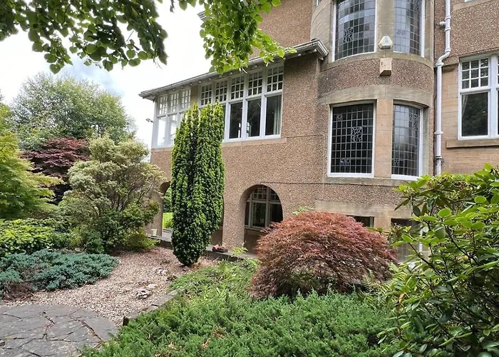 Away From In - Free Street Parking *