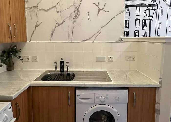 Apartament - Sleeps 2 & Freeparking During Weekend