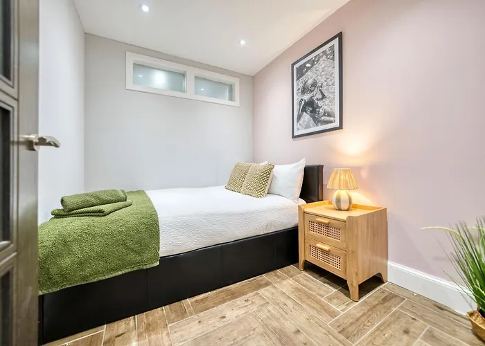 Spacious 4 Bedroom Near West End * Glasgow