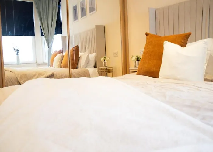 - Large Stylish 2 Bed Flat In Unique Ibrox Location Walking Distance To Subway And Free On-street Parking Appartement Glasgow