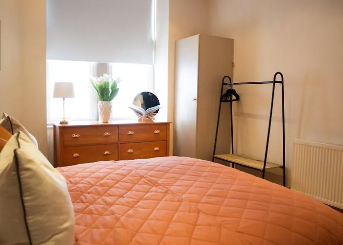 - Large Stylish 2 Bed Flat In Unique Ibrox Location Walking Distance To Subway And Free On-street Parking Appartement Glasgow