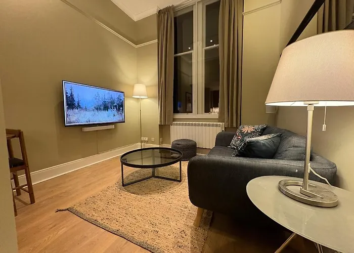 Quiet Centre, King & Sofa Bed *