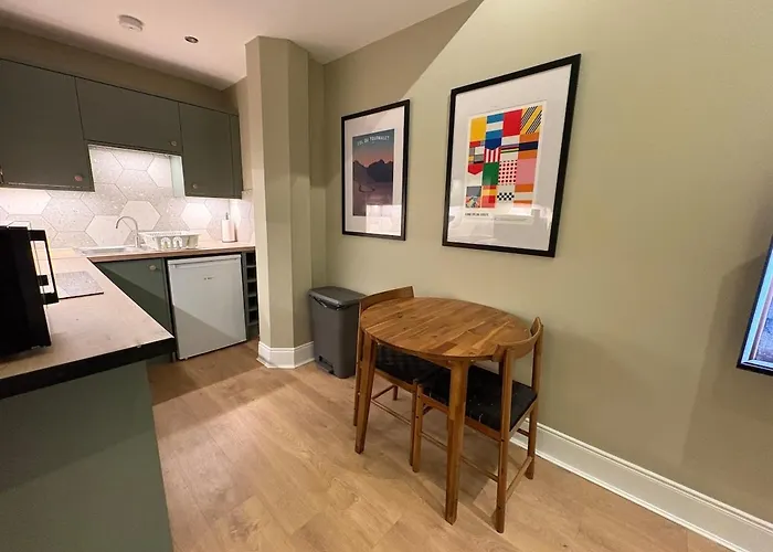 Quiet Centre, King & Sofa Bed *