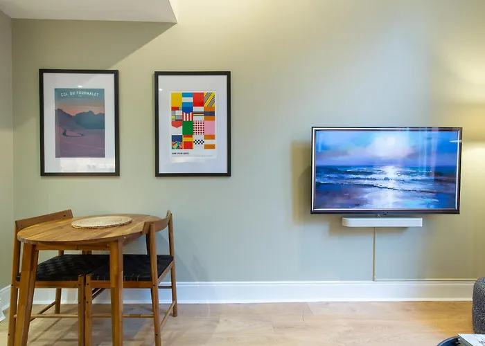 Quiet Centre, King & Sofa Bed * Глазго