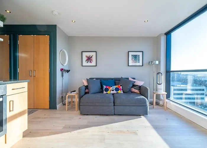 Stylish Finnieston Centre Free Parking *