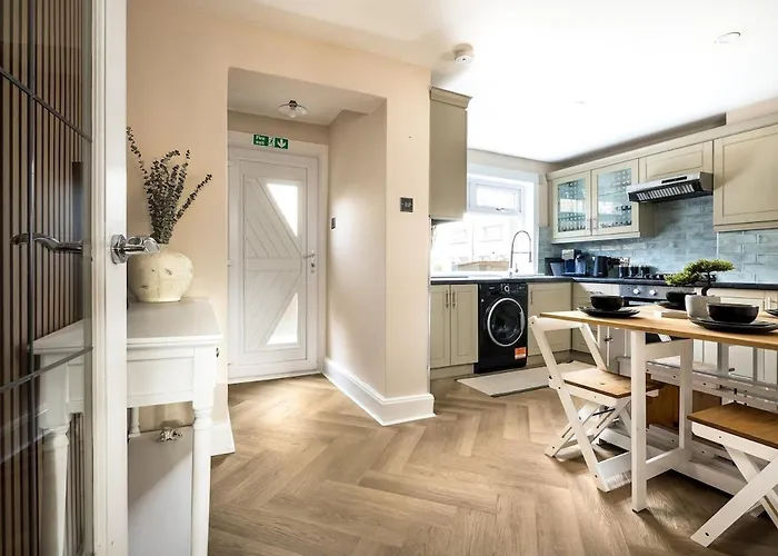 Spacious 3 Bed In With Free Parking