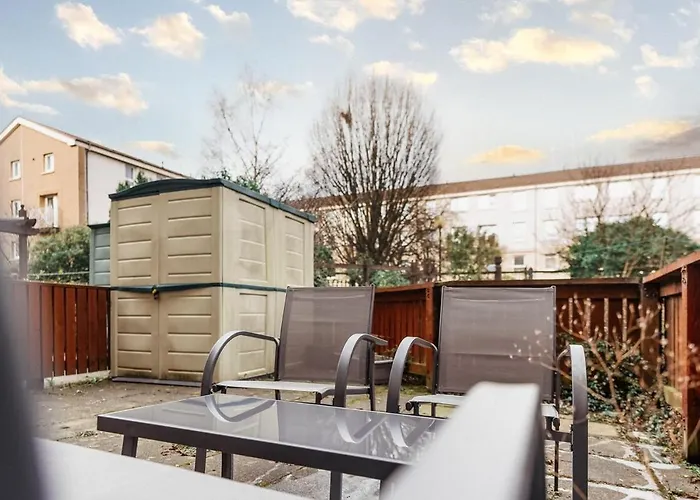 度假居 Spacious 3 Bed In With Free Parking *