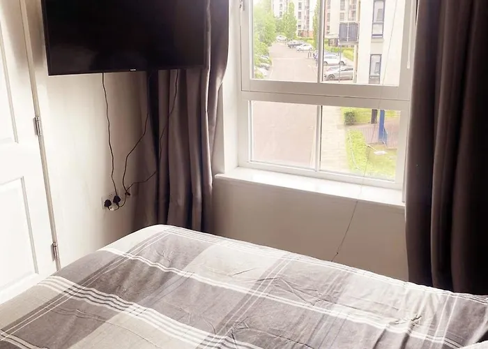 Lägenhet Modern Two Bed With Free Parking *