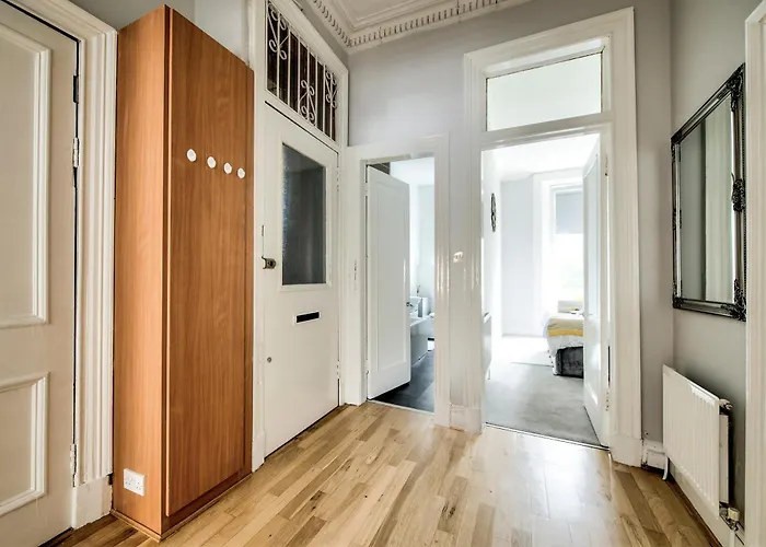 Two Bed Stylish In Heart Of West End Διαμέρισμα