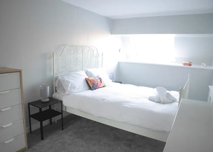 The Stables - Fabulous Stylish Flat In Merchant & Free Secure Parking * Glasgow