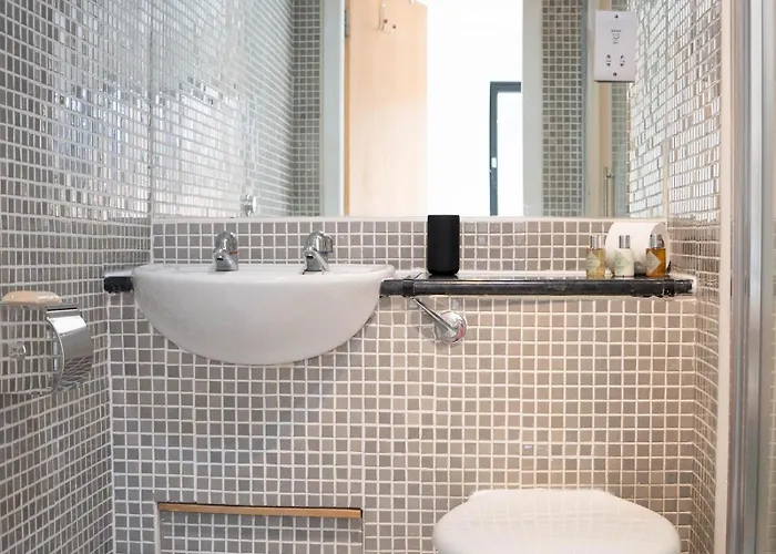 Perfect Location In Heart Of West End - Pass The Keys Glasgow