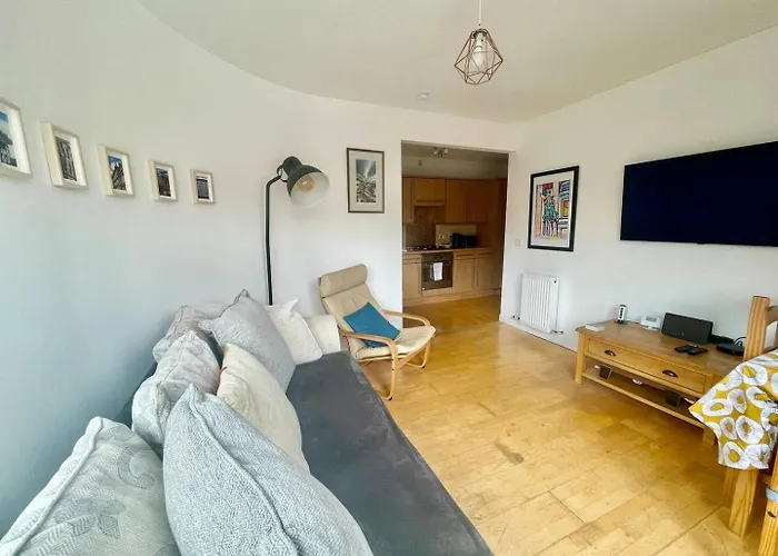 Perfect Location In Heart Of West End - Pass The Keys * Glasgow