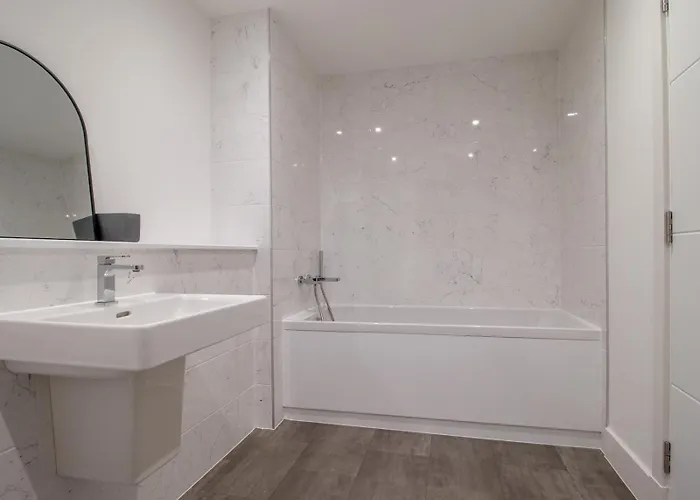 Dom wakacyjny Fabulous Festival Park Private Parking Garden - Pass The Keys