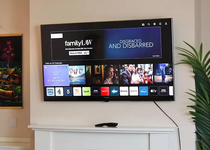 度假居 - Beautiful Two Bedroom House In & Free Parking *