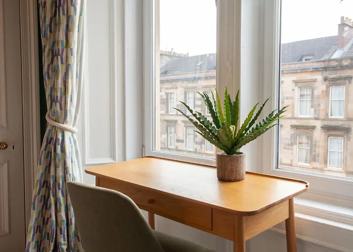 Newly Renovated Flat In Trendy Finnieston *