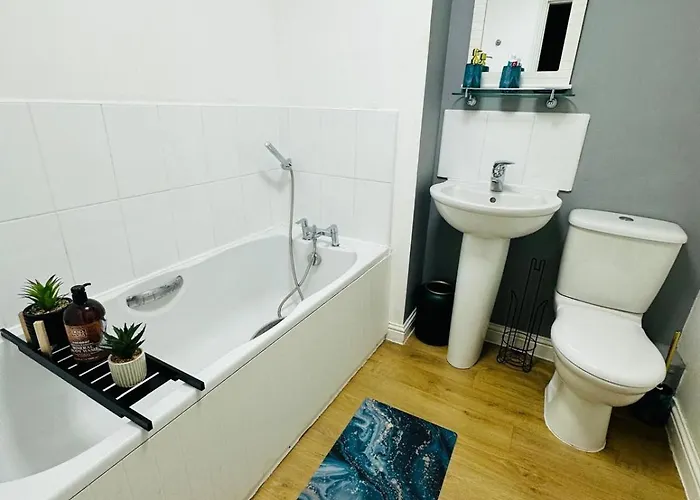 Modern Economy With King Bed グラスゴー